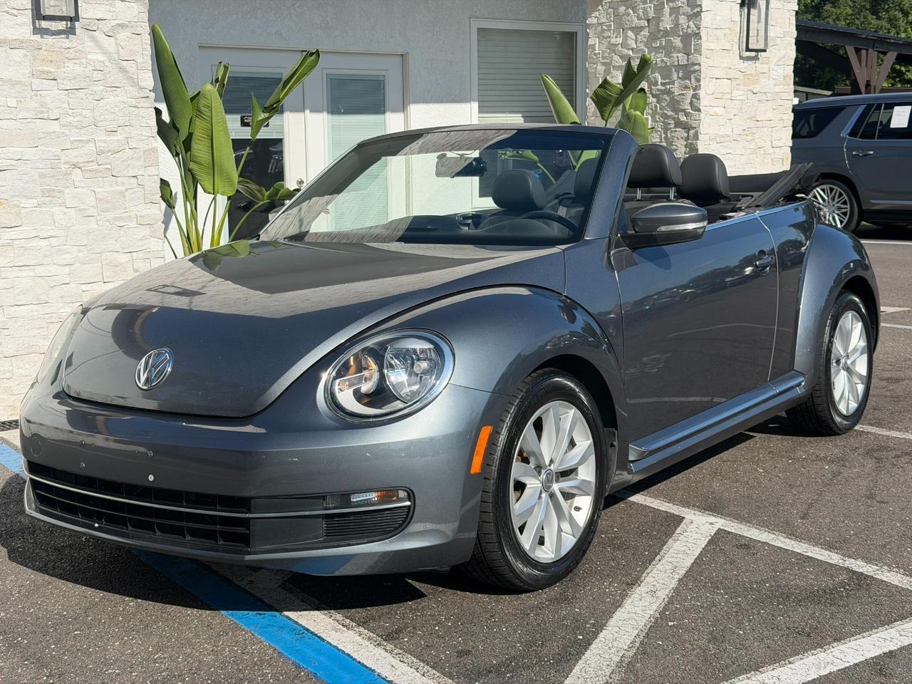 2013 Volkswagen Beetle Convertible 2dr DSG 2.0L TDI