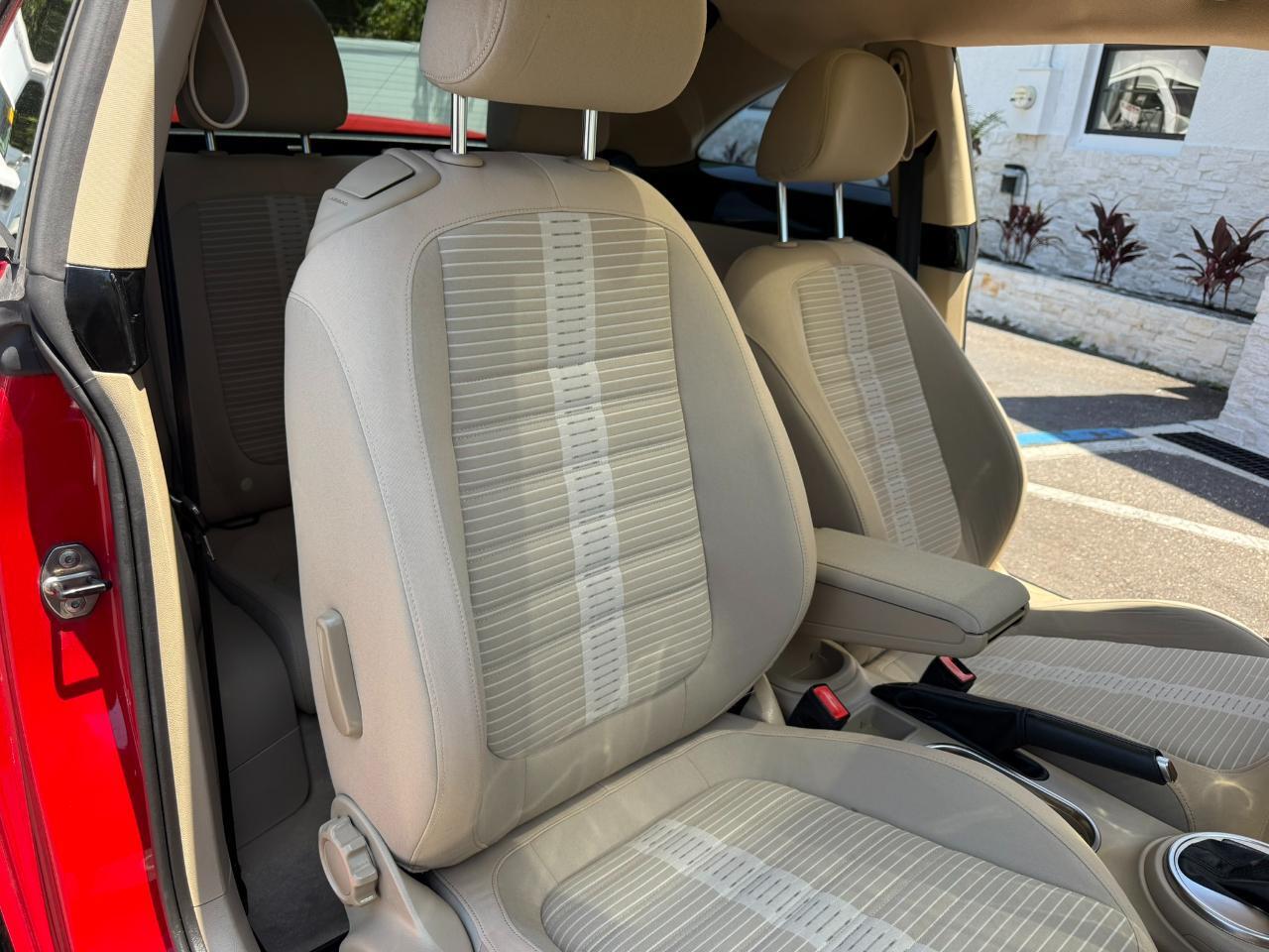 2013 Volkswagen Beetle Coupe 2dr DSG 2.0T Turbo PZEV Jacksonville FL