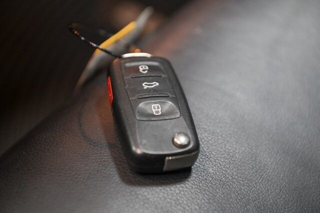 2013 Volkswagen Eos Executive 2dr Convertible Chicago IL