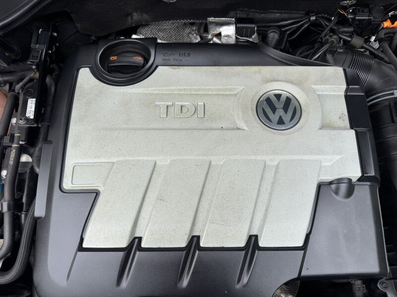 2013 Volkswagen Golf TDI w/Tech Pkg