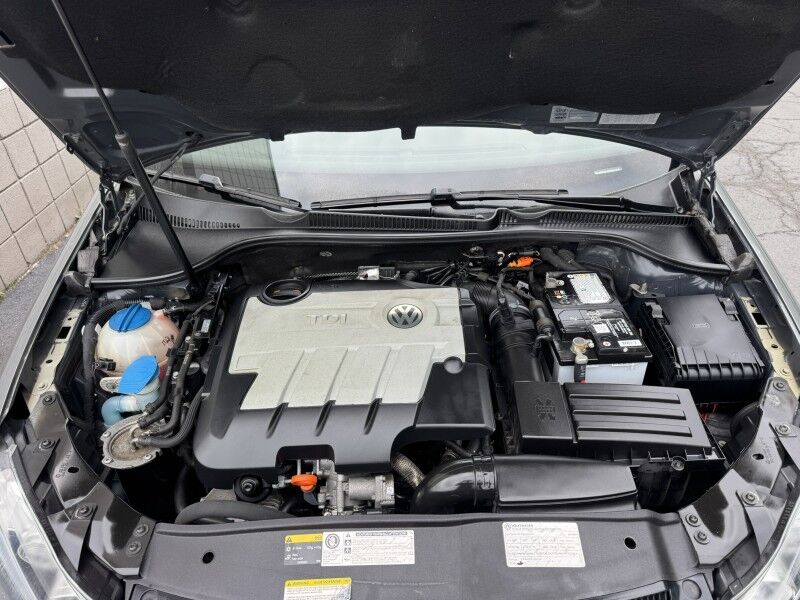 2013 Volkswagen Golf TDI w/Tech Pkg