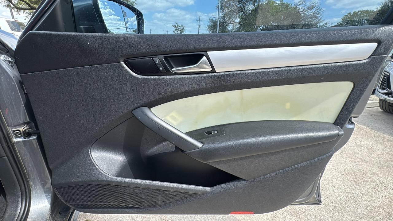 2013 Volkswagen Passat  Selma TX