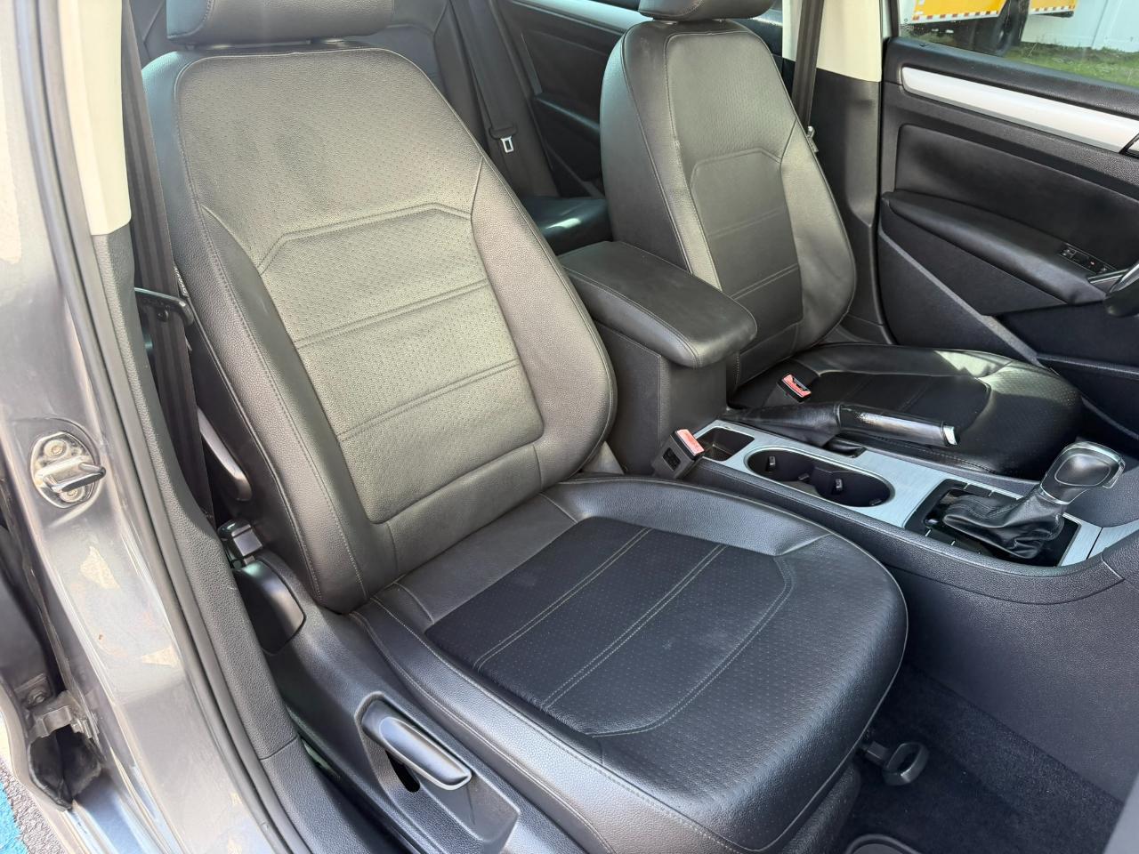 2013 Volkswagen Passat 4dr Sdn 2.5L Auto SE Jacksonville FL