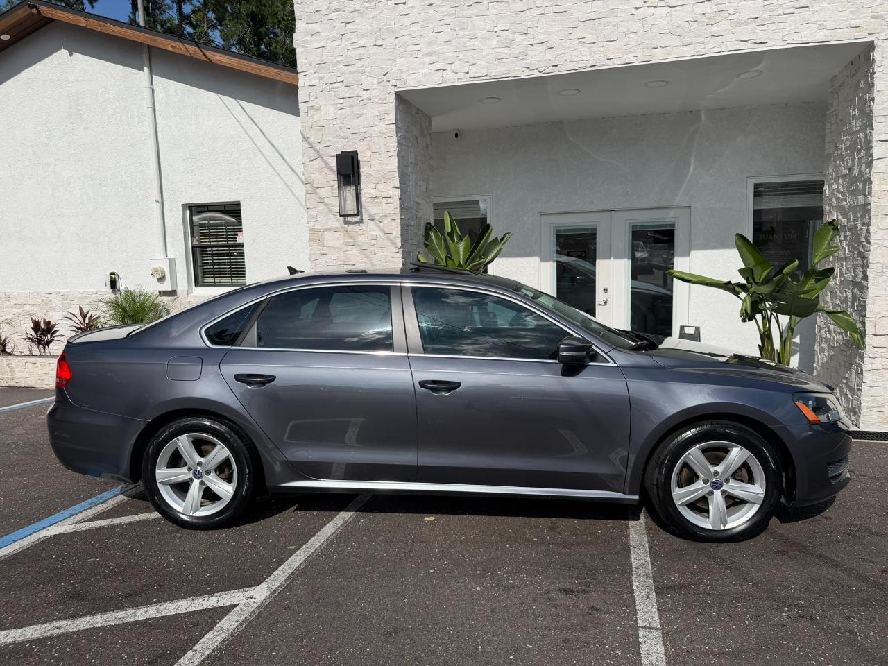 2013 Volkswagen Passat 4dr Sdn 2.5L Auto SE Jacksonville FL