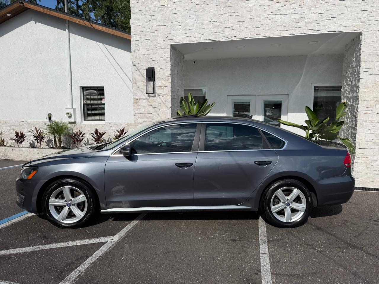 2013 Volkswagen Passat 4dr Sdn 2.5L Auto SE Jacksonville FL