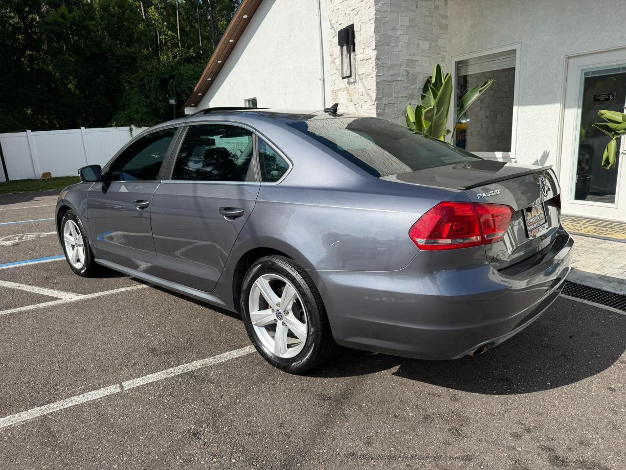 2013 Volkswagen Passat 4dr Sdn 2.5L Auto SE Jacksonville FL