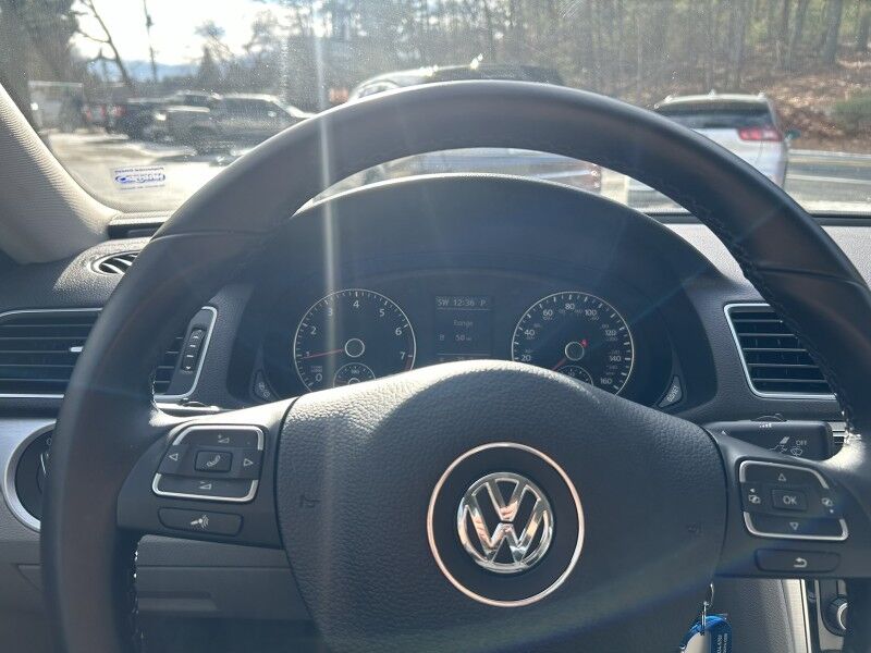 2013 Volkswagen Passat SE - FLORIDA CAR - RUST FREE - WELL MAINTAINED Whitinsville MA