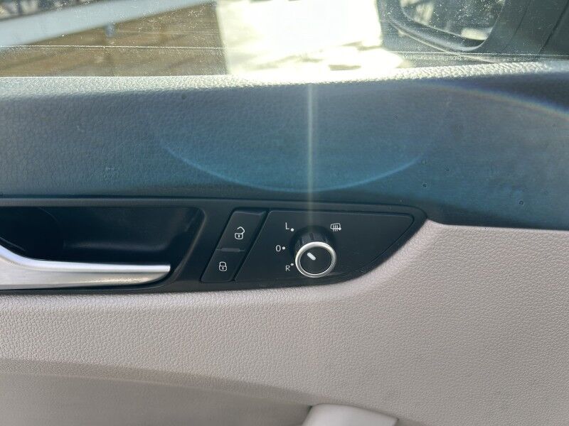 2013 Volkswagen Passat SE - FLORIDA CAR - RUST FREE - WELL MAINTAINED Whitinsville MA