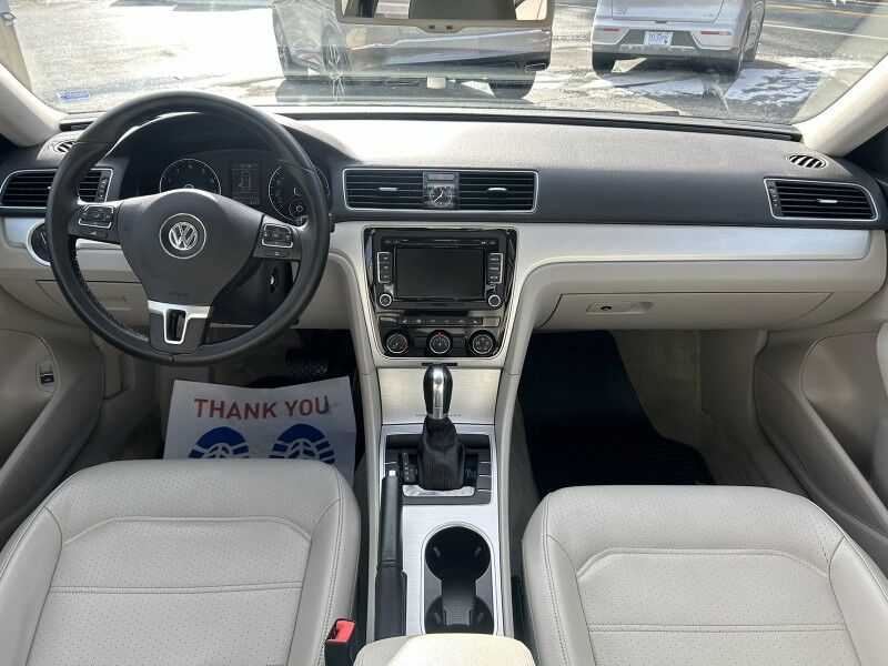 2013 Volkswagen Passat SE - FLORIDA CAR - RUST FREE - WELL MAINTAINED Whitinsville MA
