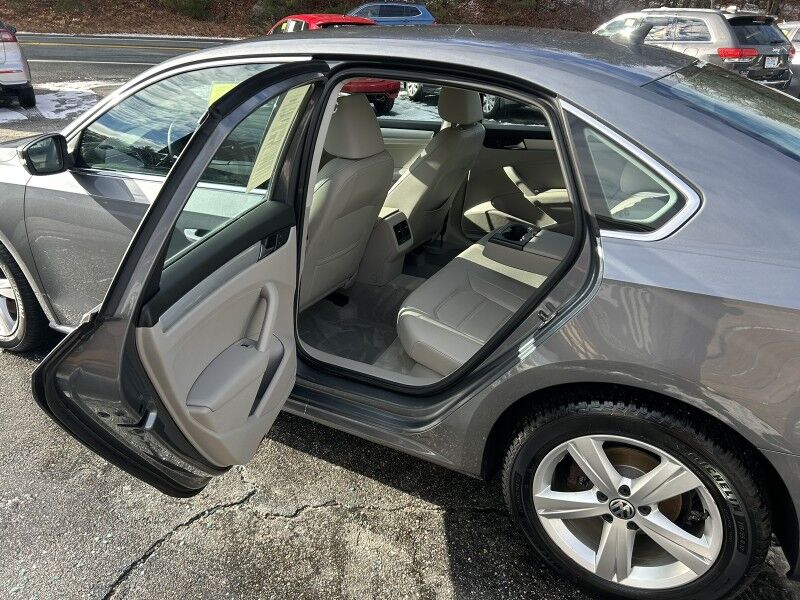 2013 Volkswagen Passat SE - FLORIDA CAR - RUST FREE - WELL MAINTAINED Whitinsville MA