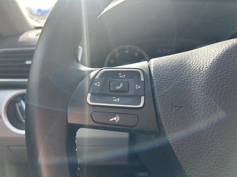 2013 Volkswagen Passat SE - FLORIDA CAR - RUST FREE - WELL MAINTAINED Whitinsville MA