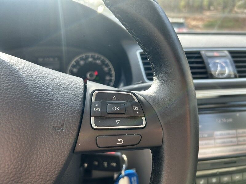 2013 Volkswagen Passat SE - FLORIDA CAR - RUST FREE - WELL MAINTAINED Webster MA