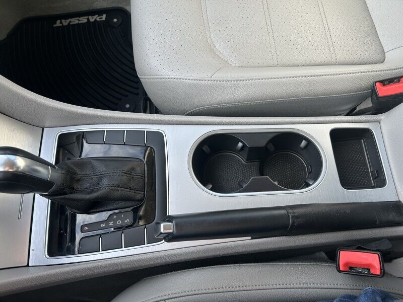 2013 Volkswagen Passat SE - FLORIDA CAR - RUST FREE - WELL MAINTAINED Webster MA