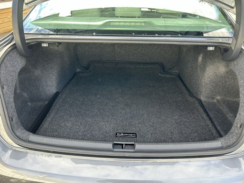 2013 Volkswagen Passat SE - FLORIDA CAR - RUST FREE - WELL MAINTAINED Webster MA