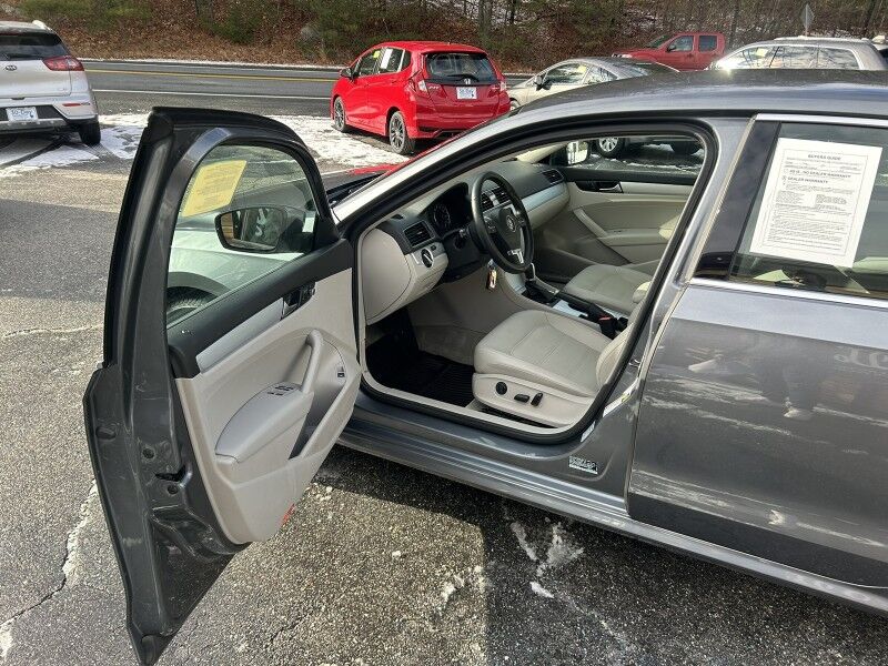 2013 Volkswagen Passat SE - FLORIDA CAR - RUST FREE - WELL MAINTAINED Webster MA