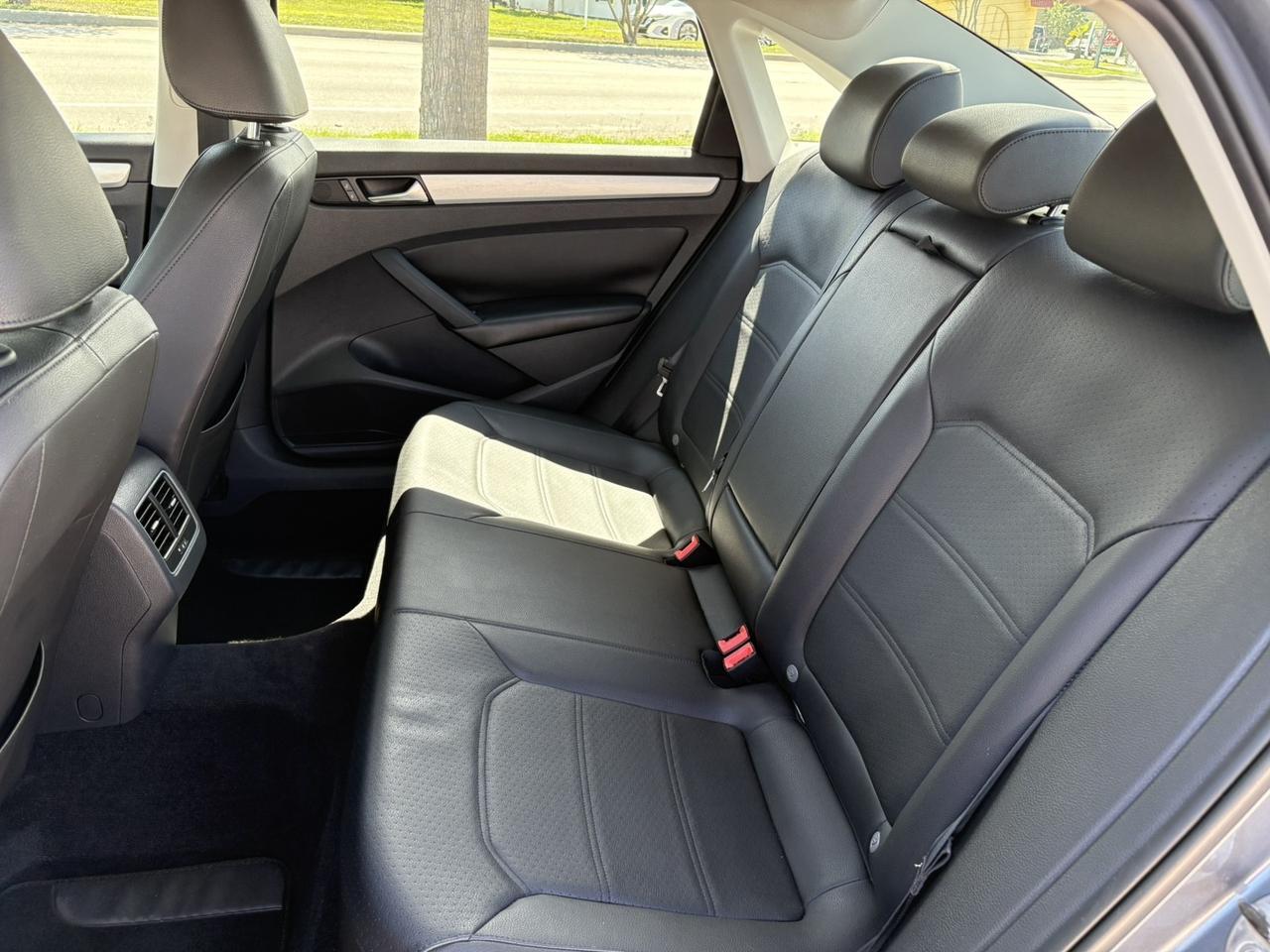 2013 Volkswagen Passat SE w/Sunroof & Nav Fort Pierce FL