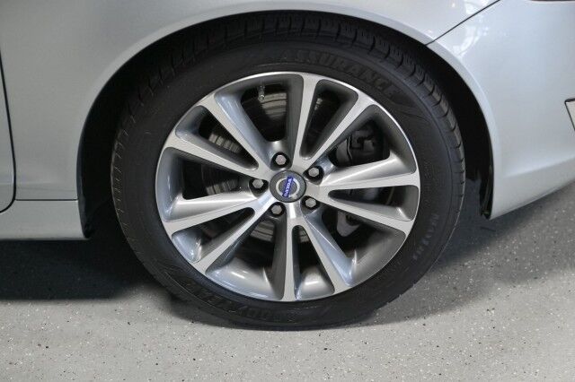 2013 Volvo T5 Premier Plus 2dr Convertible Chicago IL