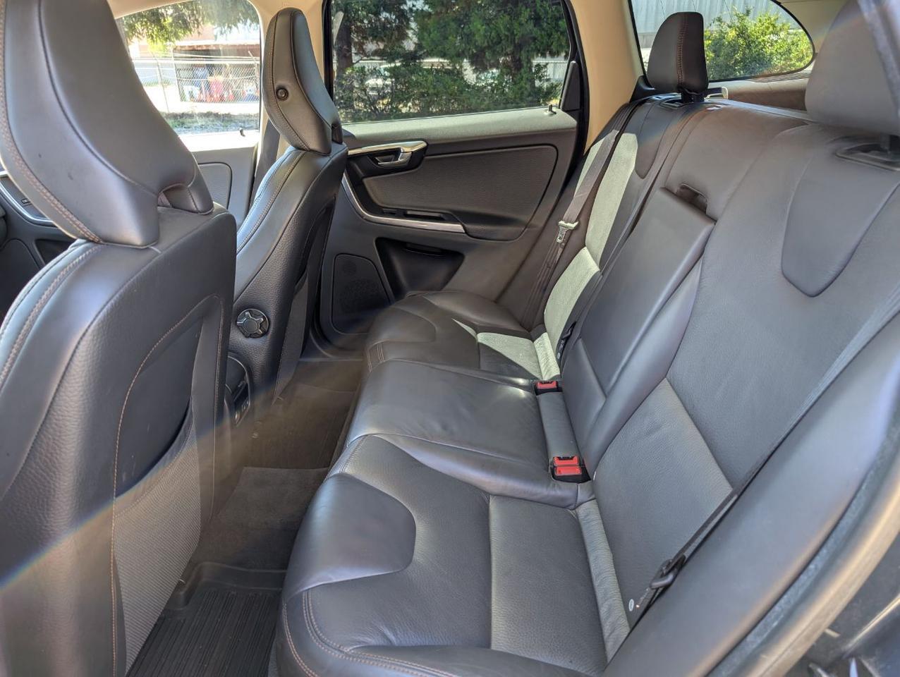 2013 Volvo XC60 T6 AWD Premier w/High Performance Audio, Moon Roof, Leather Interior & Heated Seats Portland OR