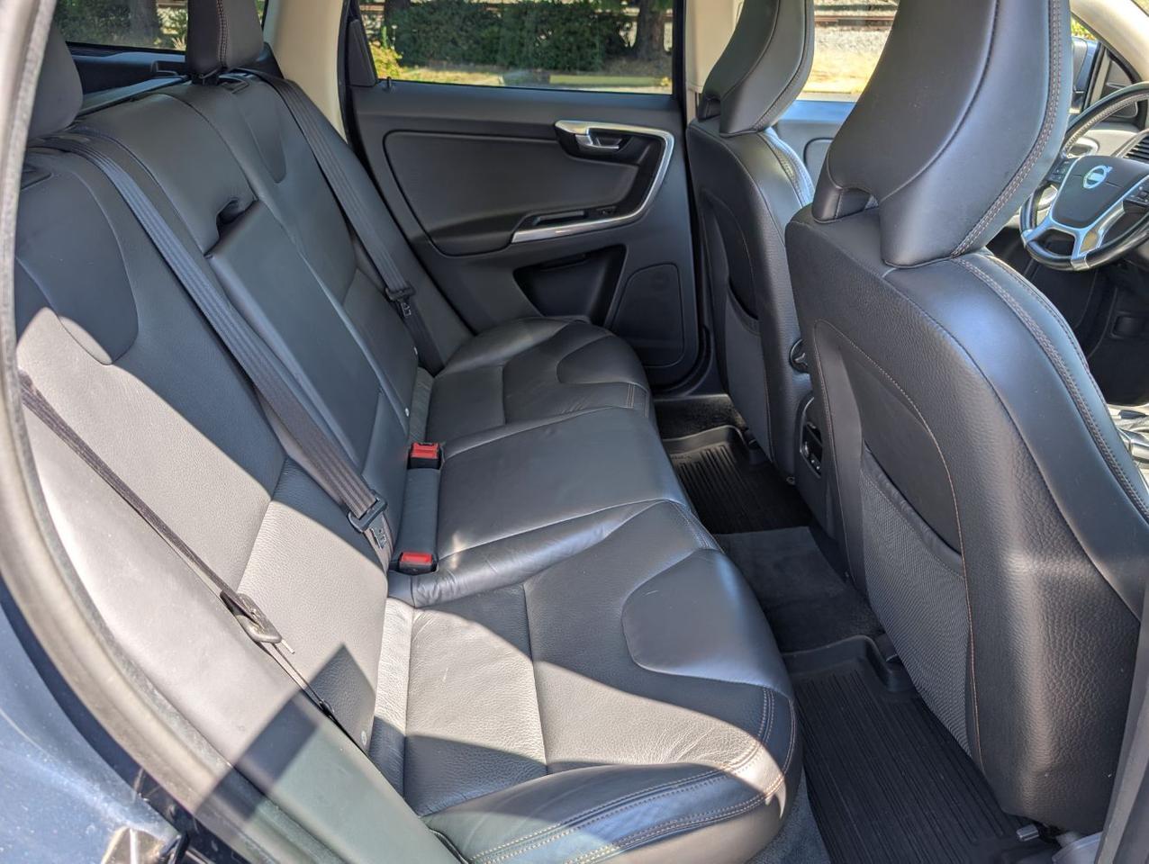 2013 Volvo XC60 T6 AWD Premier w/High Performance Audio, Moon Roof, Leather Interior & Heated Seats Portland OR