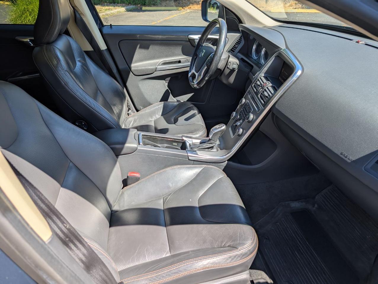 2013 Volvo XC60 T6 AWD Premier w/High Performance Audio, Moon Roof, Leather Interior & Heated Seats Portland OR