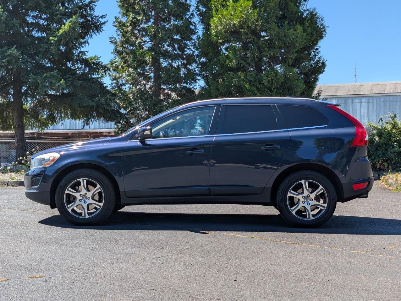 2013 Volvo XC60 T6 AWD Premier w/High Performance Audio, Moon Roof, Leather Interior & Heated Seats Portland OR
