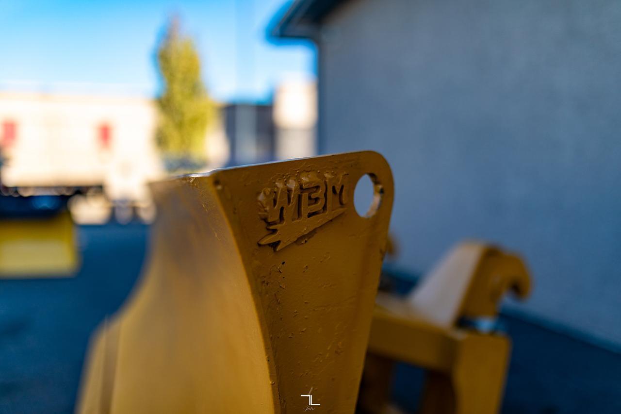 2013 WELDCO-BEALES MFG BLD GRP:HAB05 11 Ft. Hydraulic 2 Way Angle Blade/Plow Red Deer AB