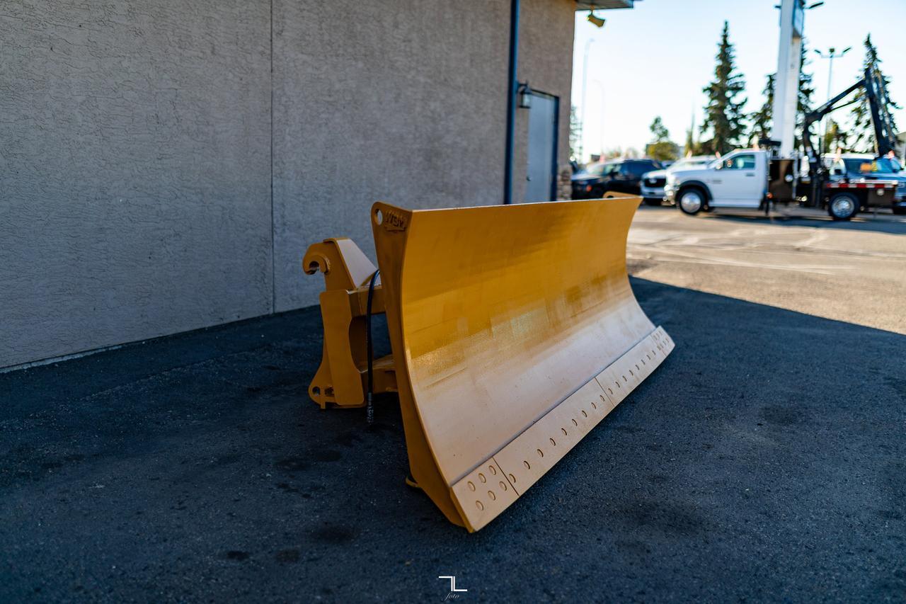 2013 WELDCO-BEALES MFG BLD GRP:HAB05 11 Ft. Hydraulic 2 Way Angle Blade/Plow Red Deer AB