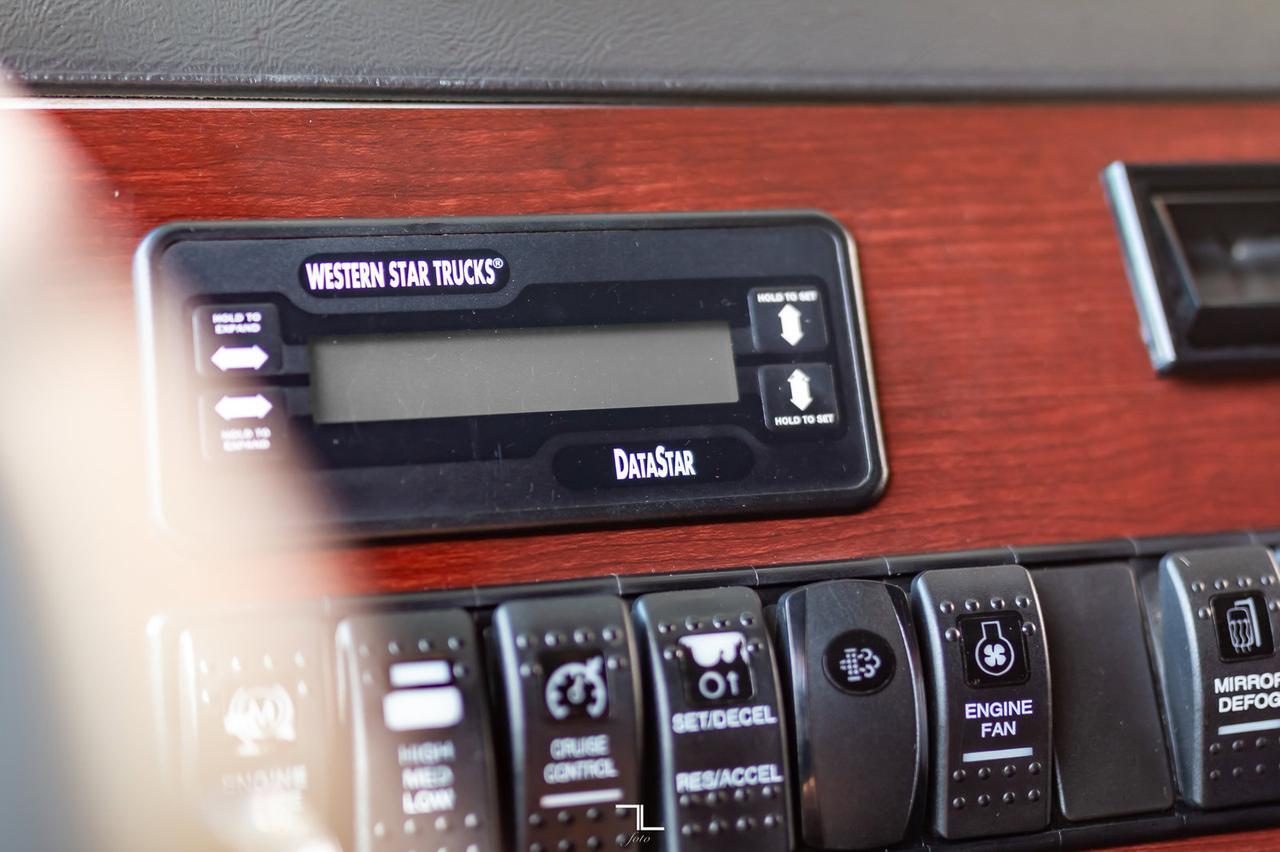 2013 Western Star 4900 SF Tractor Sleeper Heavy Spec Red Deer AB