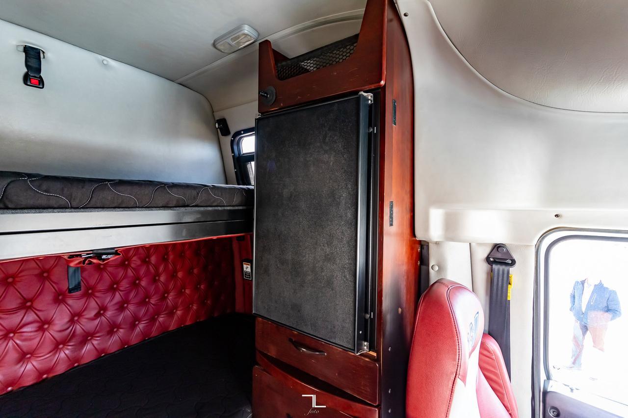 2013 Western Star 4900 SF Tractor Sleeper Heavy Spec Red Deer AB