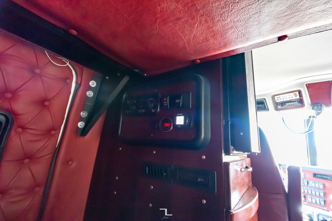 2013 Western Star 4900 SF Tractor Sleeper Heavy Spec Red Deer AB