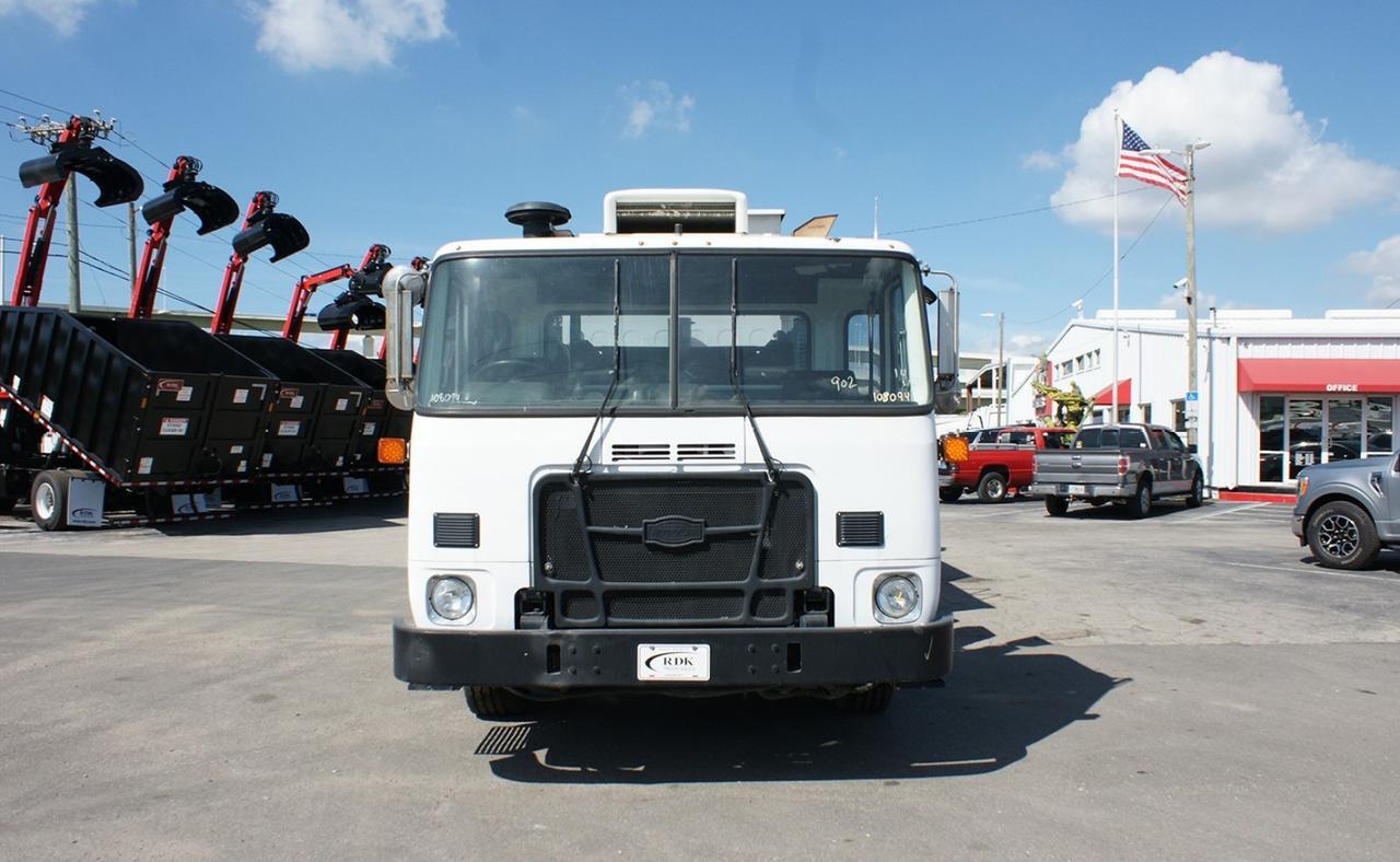 2014 Autocar ACX 27 yd Scorpion Side Loader Garbage Truck