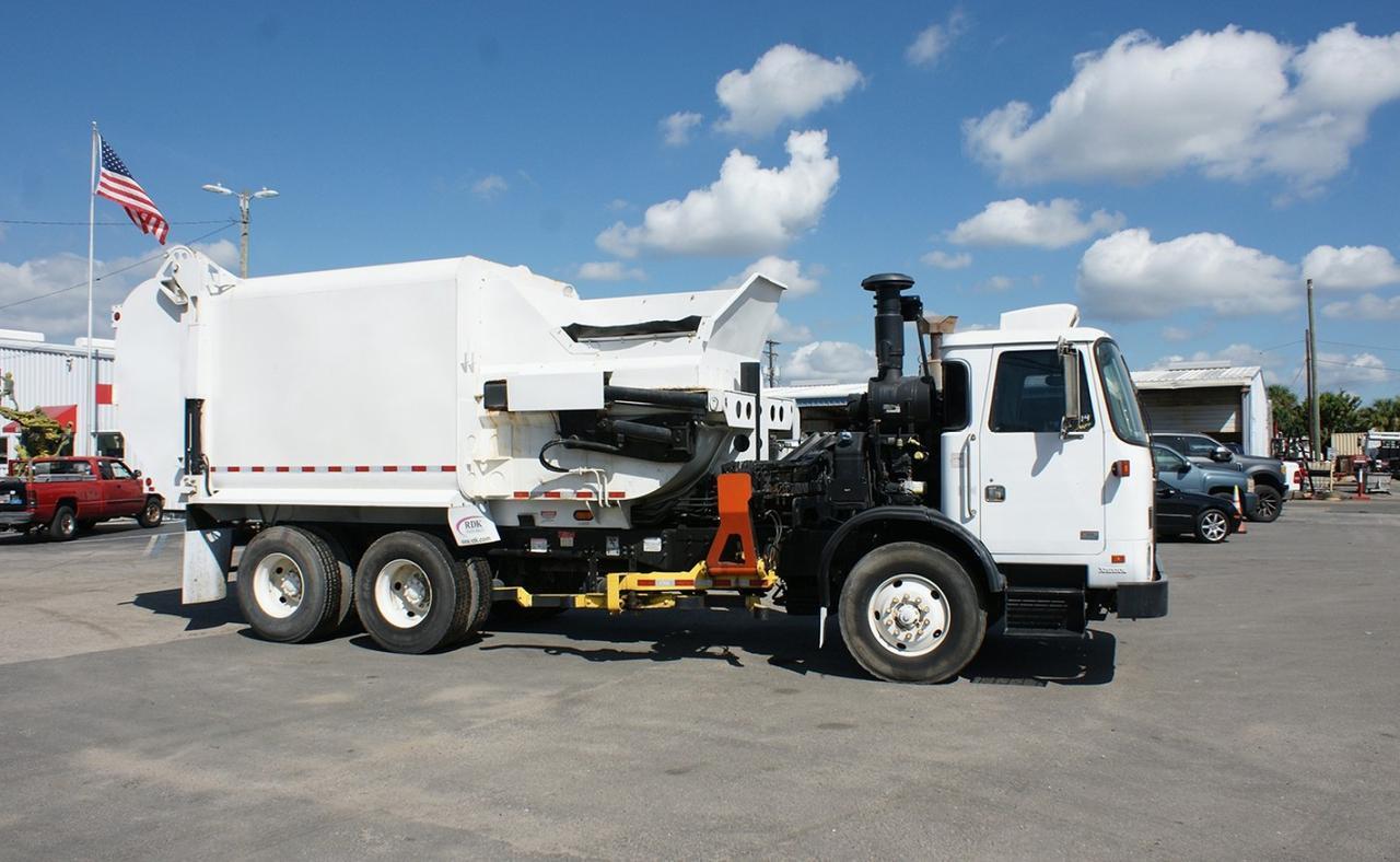 2014 Autocar ACX 27 yd Scorpion Side Loader Garbage Truck