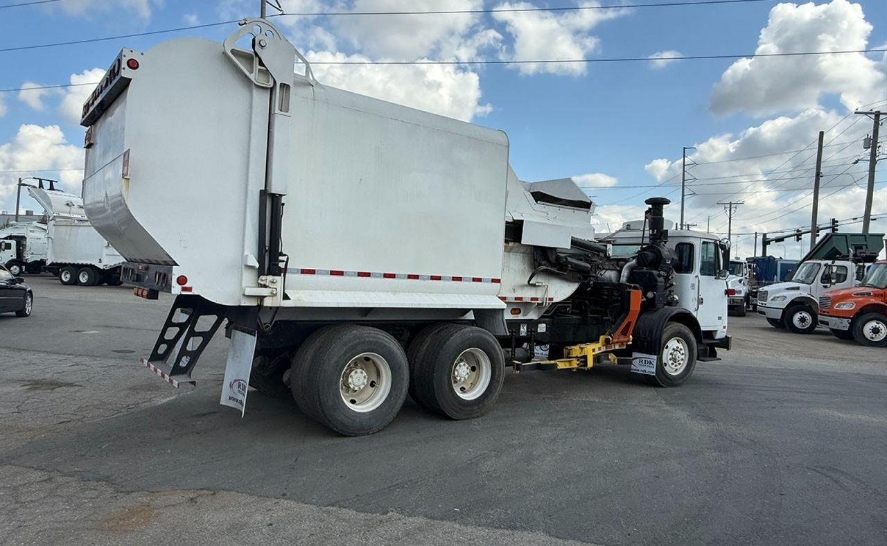 2014 Autocar ACX 27 yd Scorpion Side Loader Garbage Truck