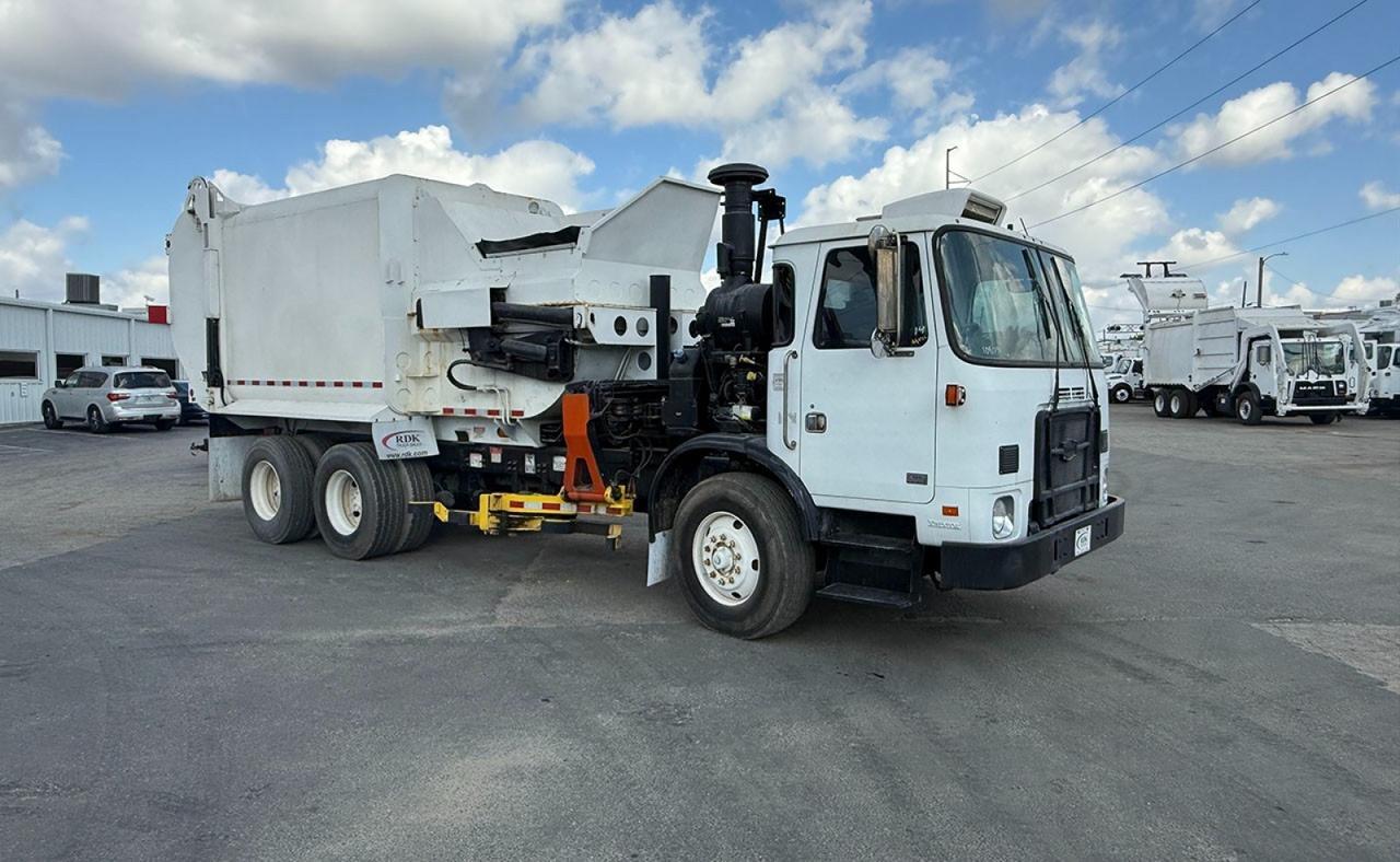 2014 Autocar ACX 27 yd Scorpion Side Loader Garbage Truck