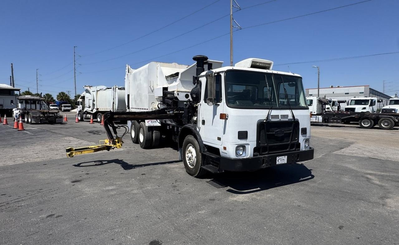 2014 Autocar ACX64 27 yd Scorpion Side Loader Garbage Truck