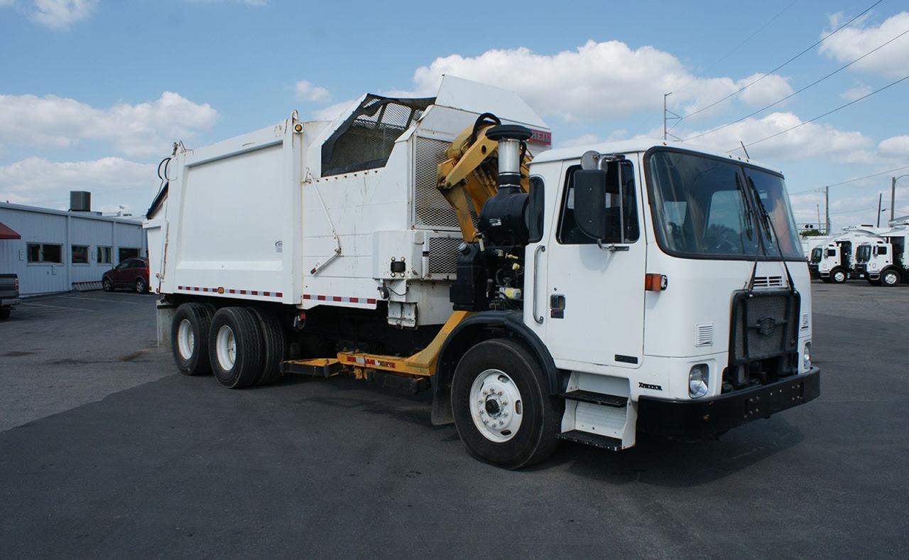 2014 Autocar ACX64 28 yd Heil Side Loader Garbage Truck