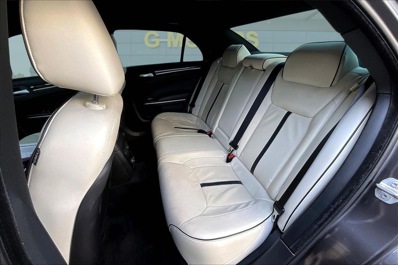 2014 CHRYSLER 300 Houston TX