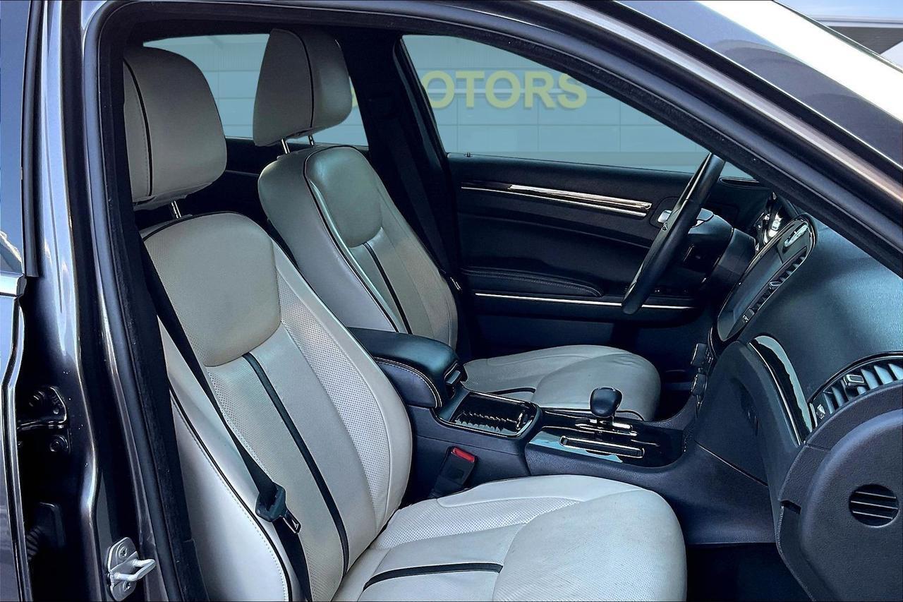 2014 CHRYSLER 300 Houston TX