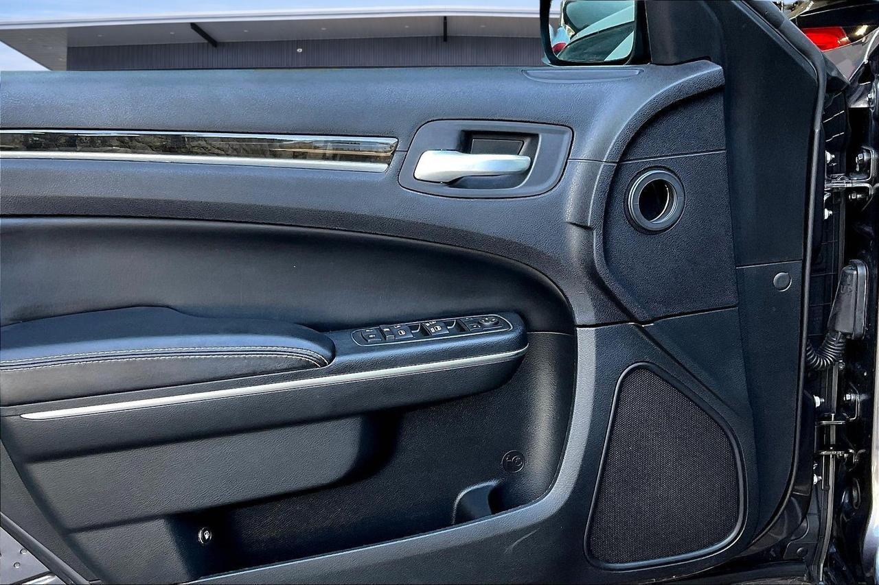 2014 CHRYSLER 300 Houston TX