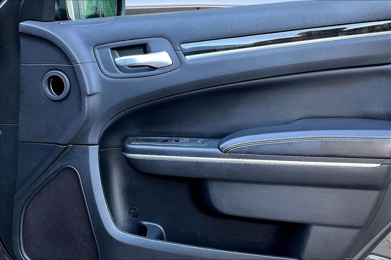 2014 CHRYSLER 300 Houston TX