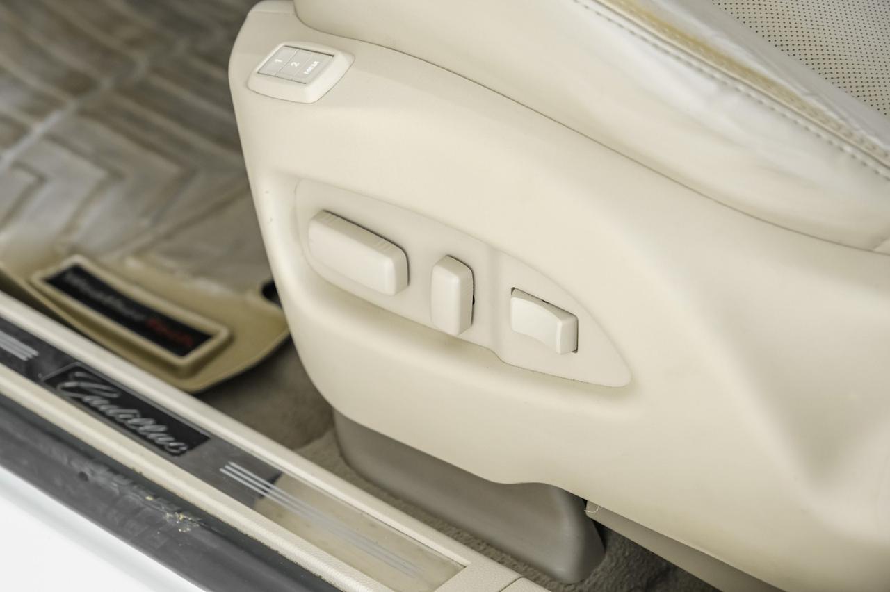 2014 Cadillac SRX LUXURY NAVIGATION PANORAMA LEATHER HEATED SEATS REAR CAMERA KEYLESS START BLUETOOTH Carrollton TX