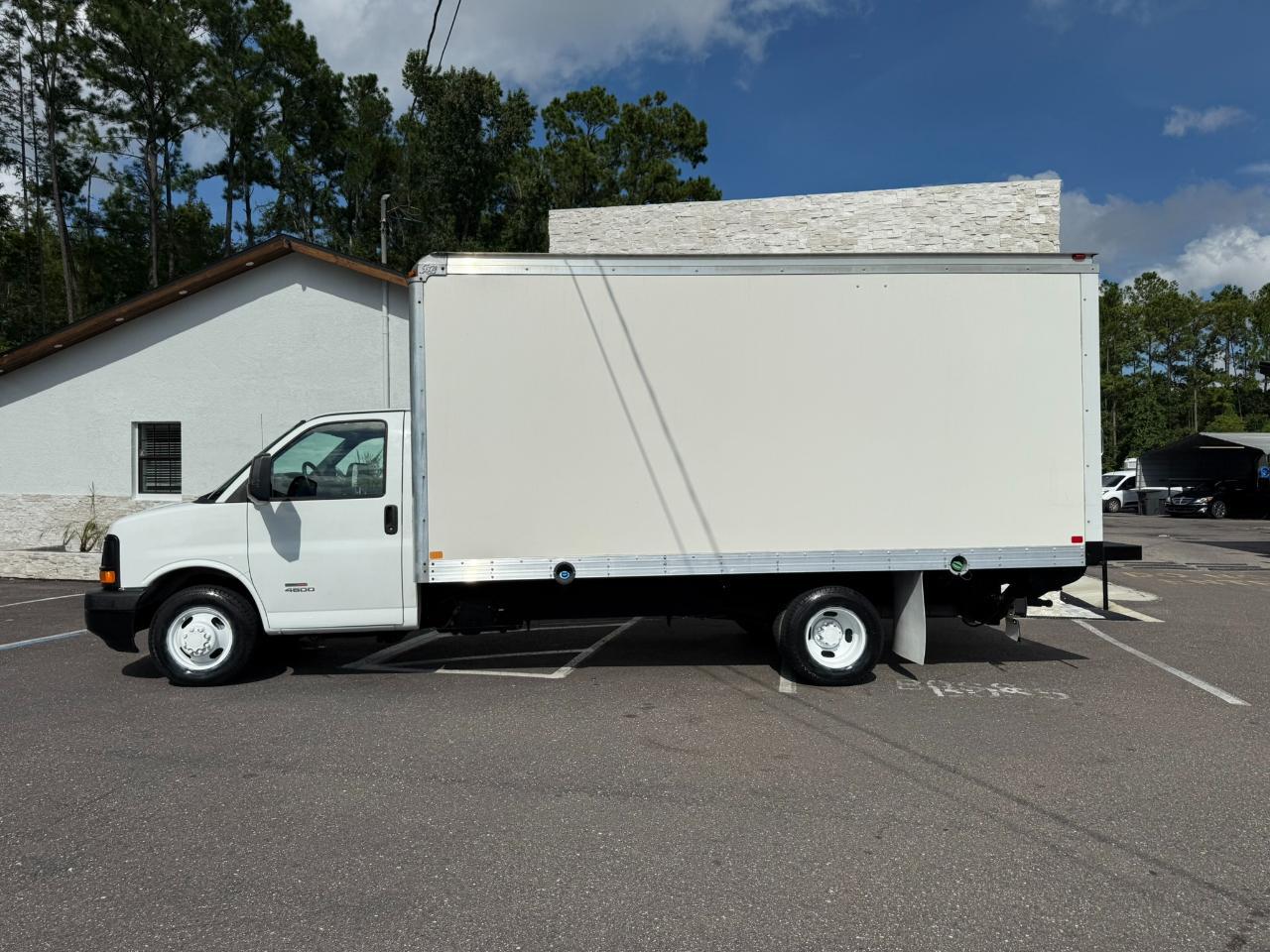 2014 Chevrolet Express Commercial Cutaway 4500 Van 177" Diesel