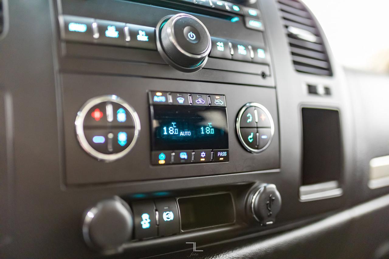 2014 Chevrolet Silverado 2500HD 4x4 Crew Cab LT Z71 Diesel Red Deer AB