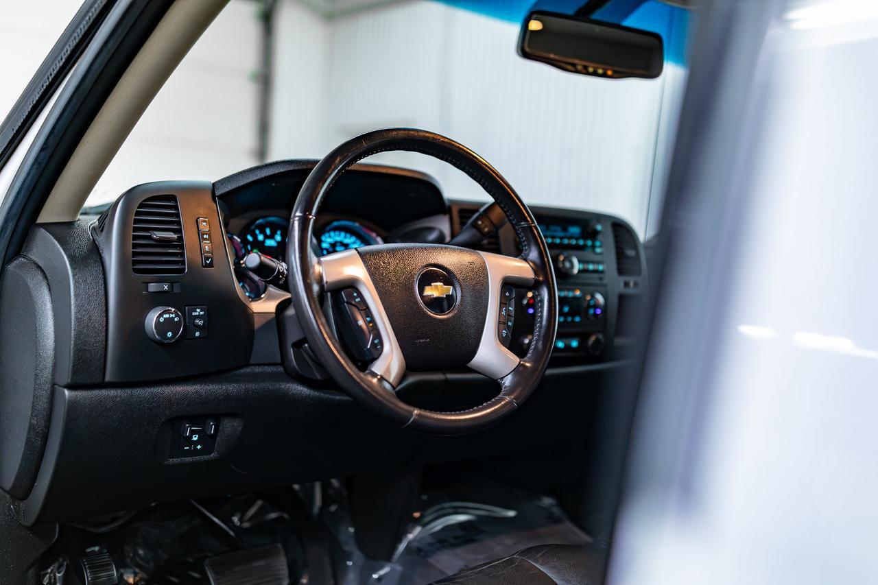 2014 Chevrolet Silverado 3500HD 4x4 Crew Cab LT Dually Diesel Leather Red Deer AB