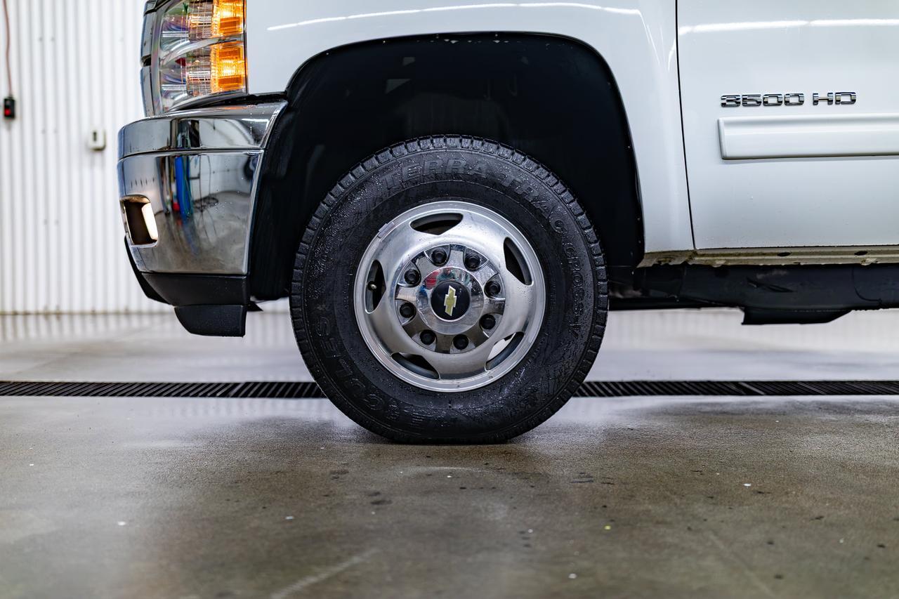 2014 Chevrolet Silverado 3500HD 4x4 Crew Cab LT Dually Diesel Leather Red Deer AB