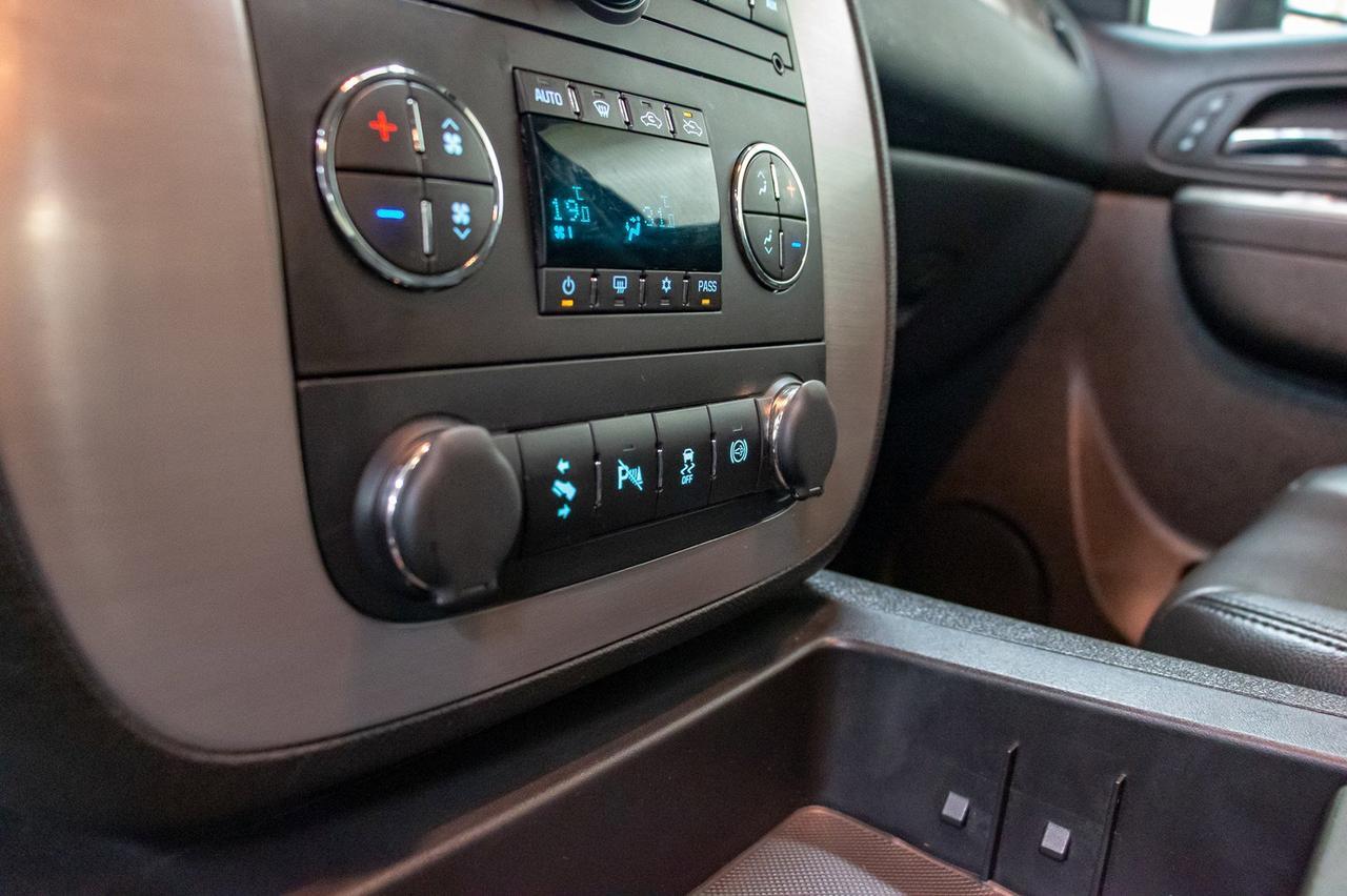 2014 Chevrolet Silverado 3500HD 4x4 Crew Cab LTZ Diesel 6&quot; Lift Wheels Red Deer AB