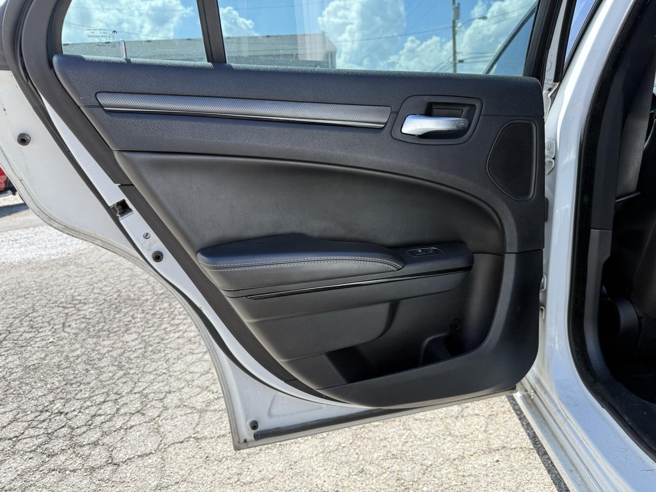 2014 Chrysler 300 S Crestwood KY