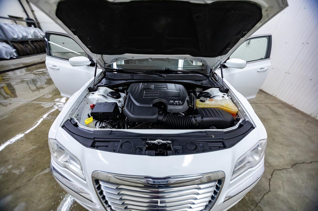 2014 Chrysler 300 Touring Leather Roof BCam Red Deer AB