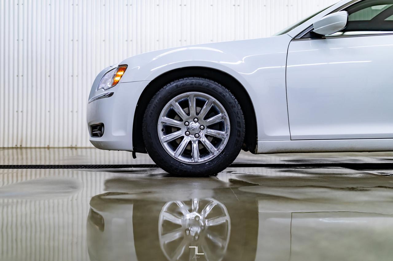 2014 Chrysler 300 Touring Leather Roof BCam Red Deer AB