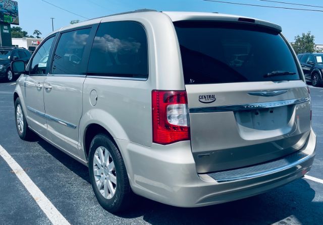2014 Chrysler Town &amp; Country - HD Touring